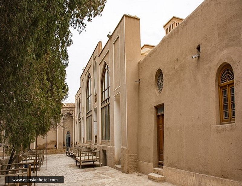عمارت طنبی باغ دولت آباد یزد
